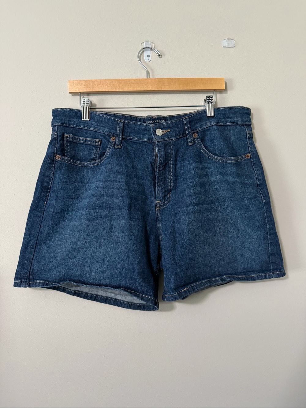 Lucky Brand Dark Blue Denim Shorts Women’s Size 14/32